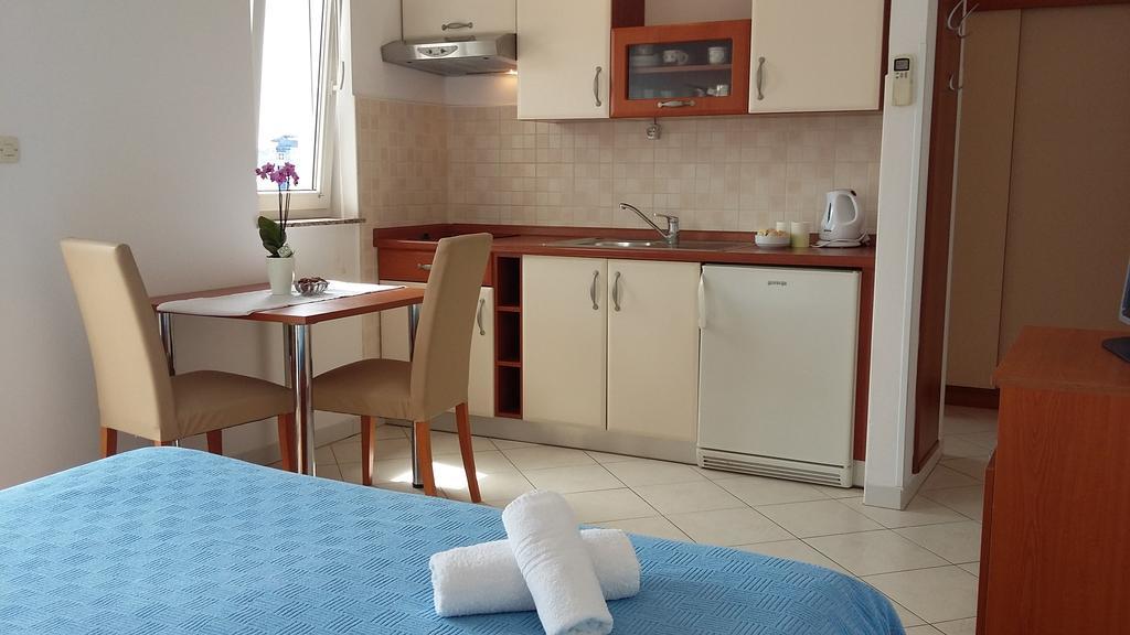 Apartments & Room Marina View فوديس المظهر الخارجي الصورة